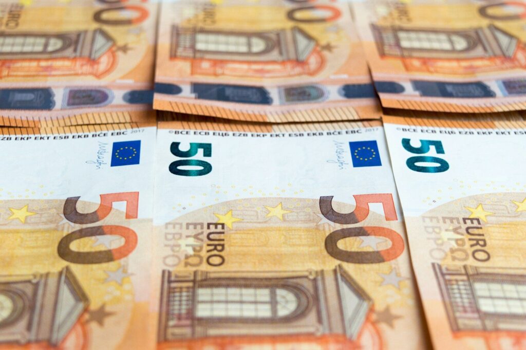 Geld verdienen online – sind 200 bis 500 Euro pro Tag wirklich möglich?
